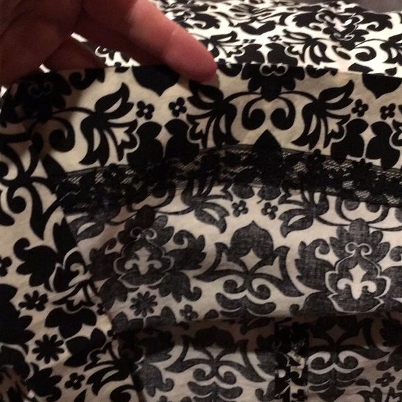 Size 8 Skirt Fleur De Lis Print - Picture 4 of 4